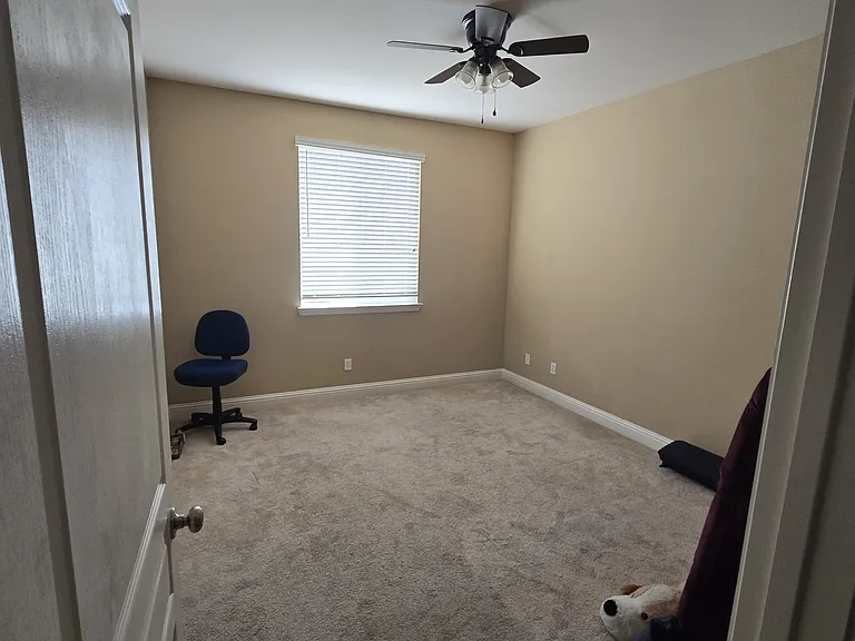 100 Koch Dr — Photo 4