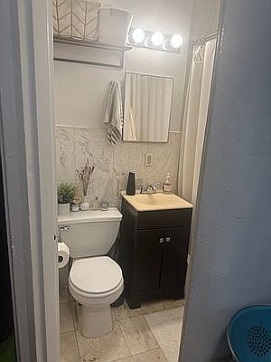 5th image of 542 E 11th St APT 2