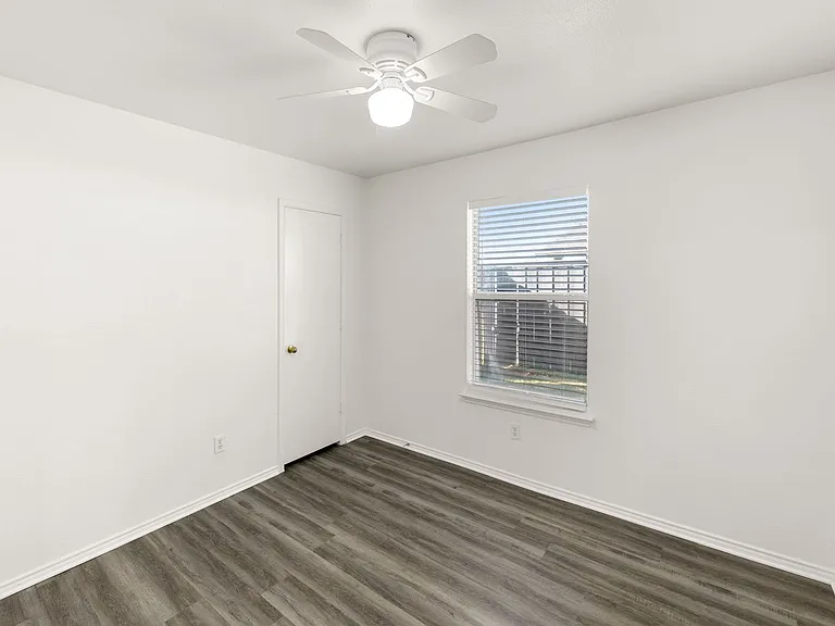 3709 Martha Ln — Photo 16