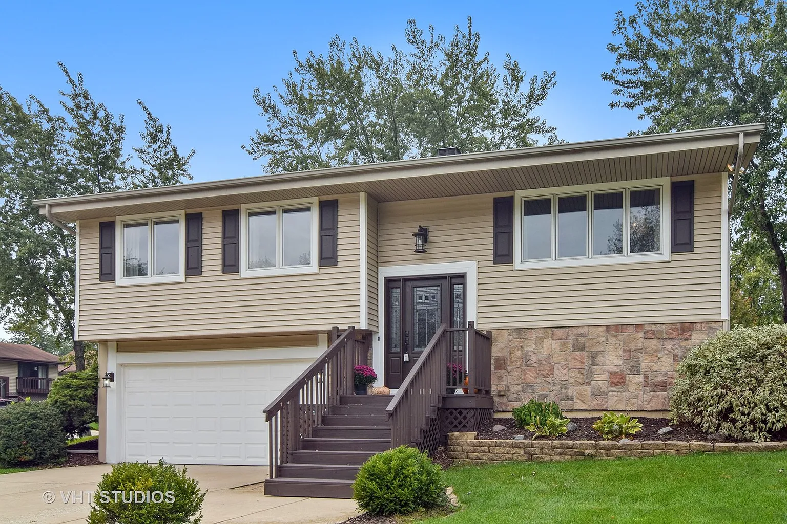 270 Cunningham Ln photo 1