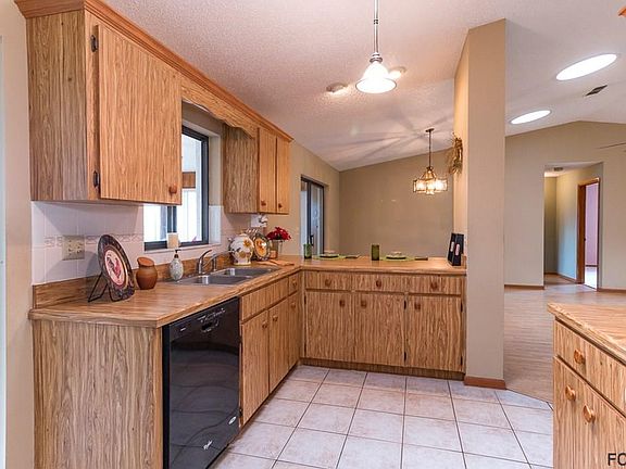 4th image of 35 Colechester Ln