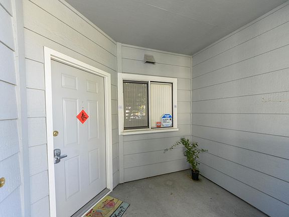3rd image of 1596 Thornleaf Way