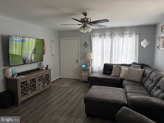 4th image of 410 Fisher Ave