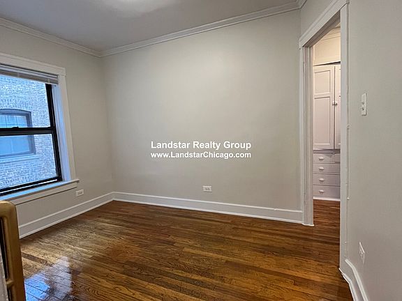 2nd image of 1706 W Albion Ave #1W