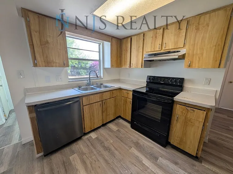 8151 Hixton Dr — Photo 4