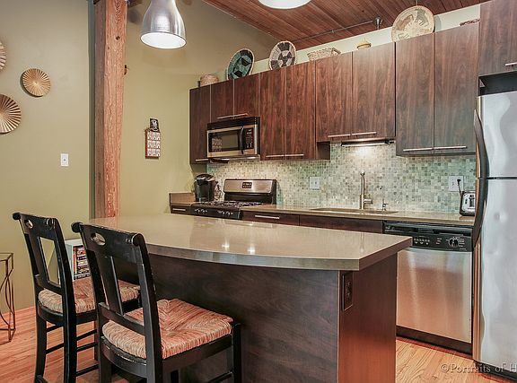 2nd image of 2333 W Saint Paul Ave APT 121
