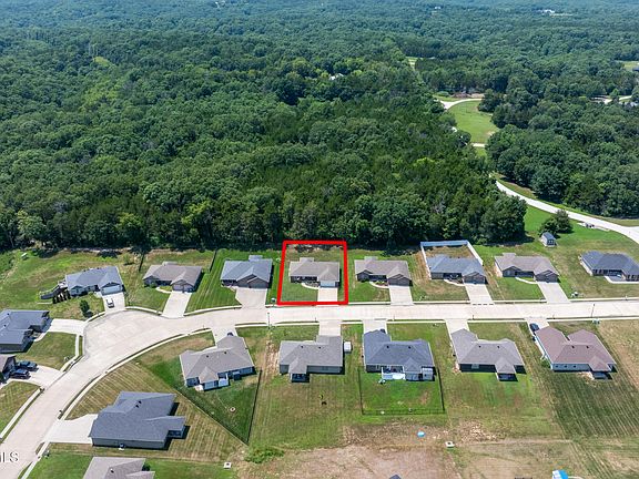 5th image of 305 Davis Dr