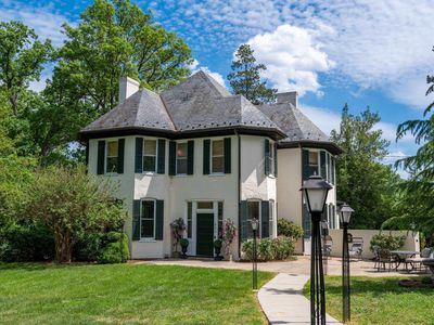 900 Rugby Rd, Charlottesville, VA, 22903