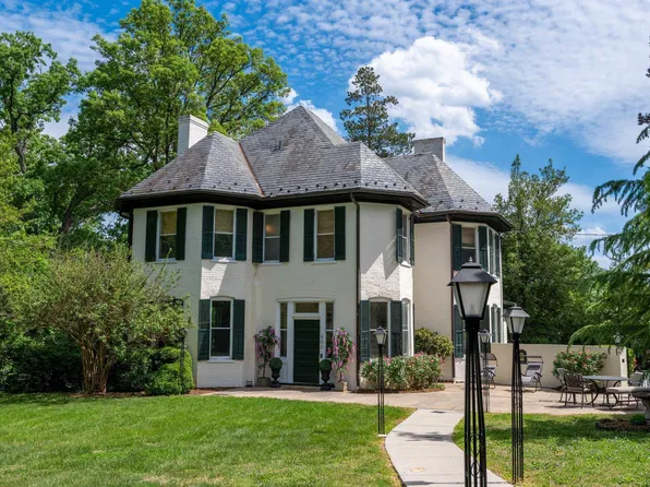 900 Rugby Rd, Charlottesville, VA 22903