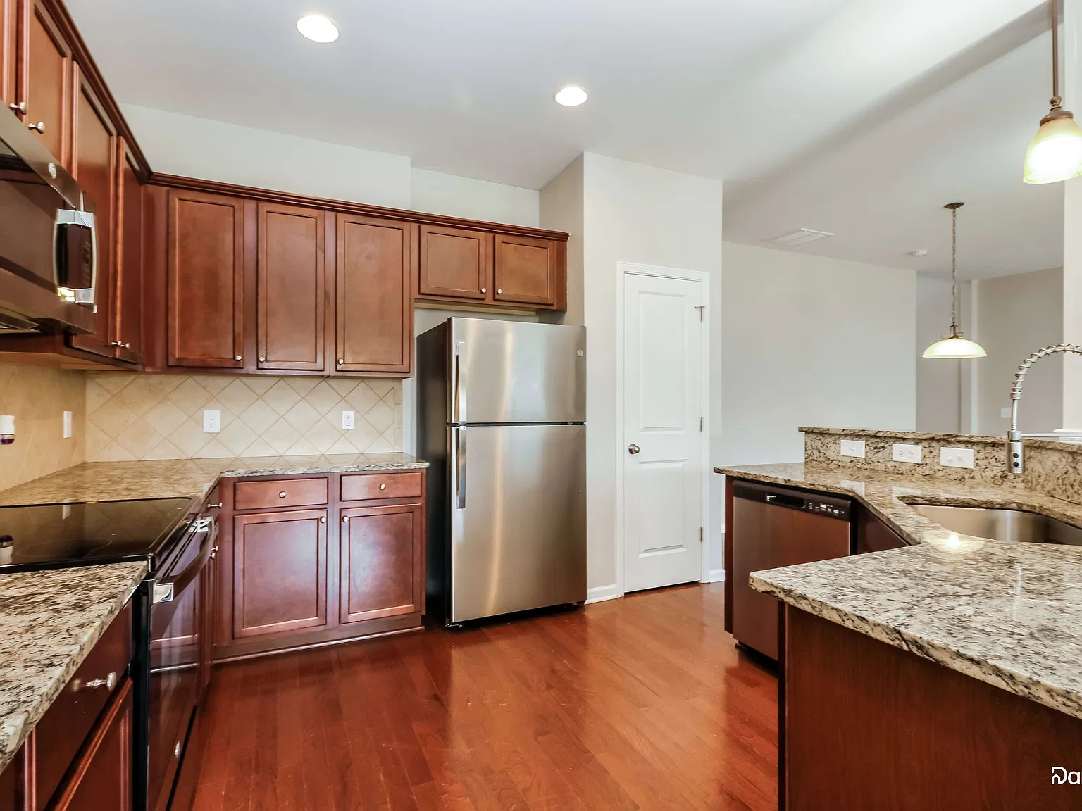 4 bed, 2.5 bath, 2171 sqft, $2,655 — Photo 2