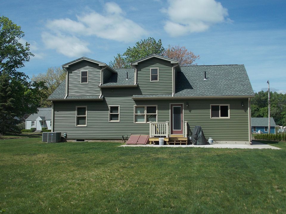2nd image of 222 Holyoke St