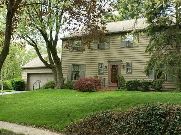 125 Somers Ct, Moorestown, NJ 08057