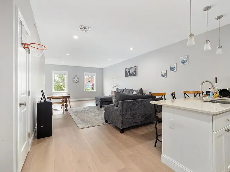 364 Madison Ave #2 — Photo 8