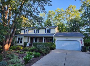 1363 Red Bush Ln, Macedonia, OH 44056