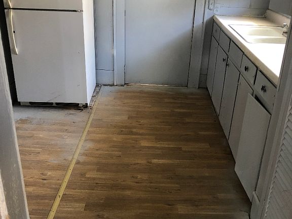2nd image of 1637 Elizabeth Ave