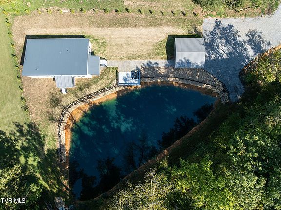 4th image of 465 Kinser Park Ln