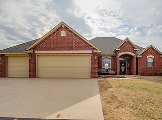 2912 Crane Cir, Blanchard, OK 73010