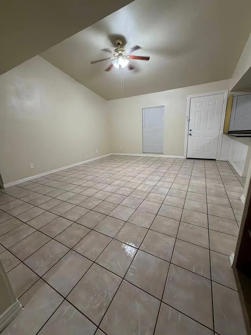 Beautiful 4 Bedroom 2 Bathroom in Plano! — Photo 3