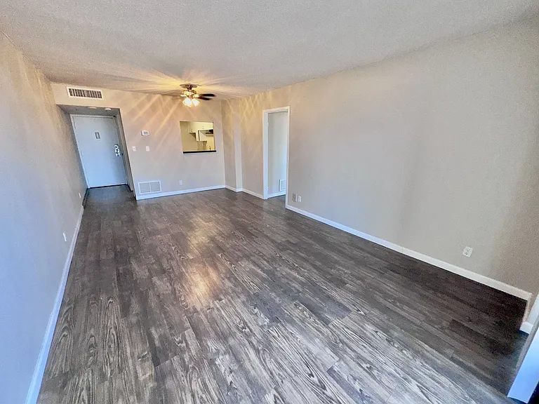 The Regency Apartments — Photo 124