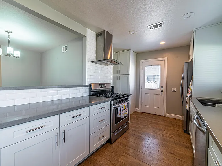 1408 N Buckingham St — Photo 10