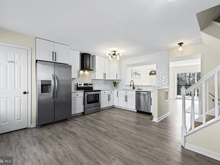 21 Sandstone Ct — Photo 1