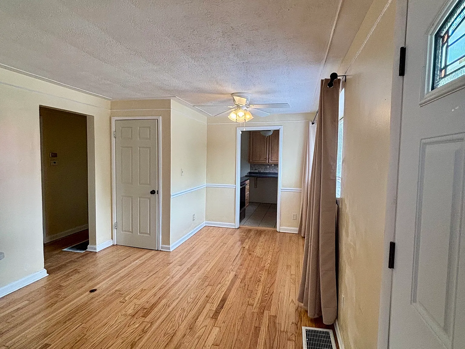 3 bed, 1200 sqft, $1,750 — Photo 3