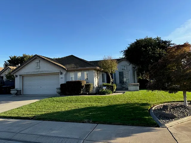 2405 Jonathon Dr photo 1