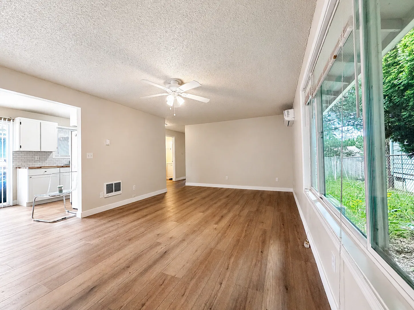 15612 Northeast Couch Street, Unit 15612 — Photo 3
