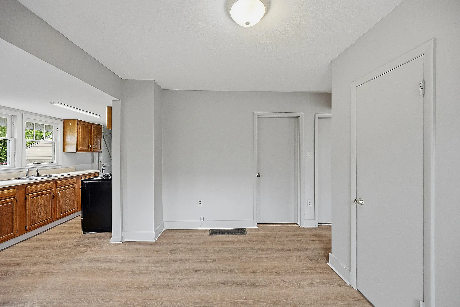 2 bed, 816 sqft, $1,200 — Photo 3