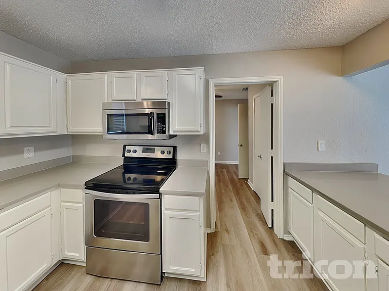 1252 Payne Dr — Photo 6