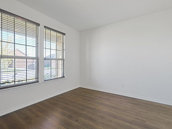5th image of 245 Virginia Ct