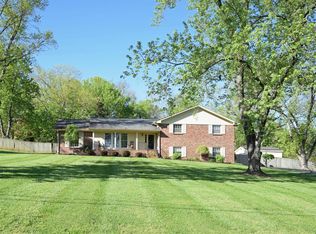 136 Country Club Dr, Hendersonville, TN 37075