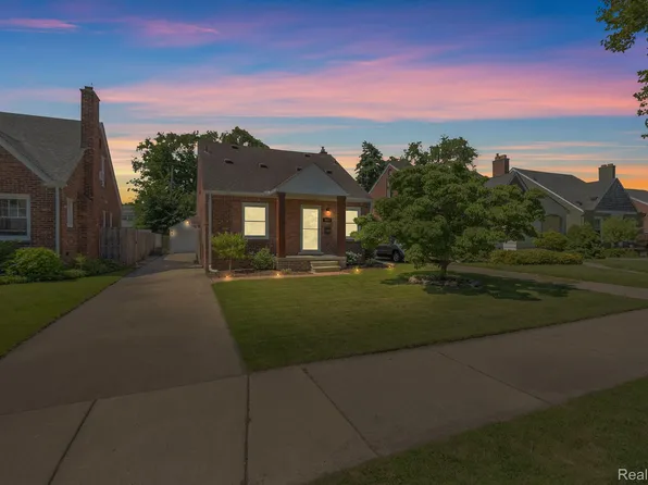 2033 Anita Ave, Grosse Pointe Woods, MI 48236