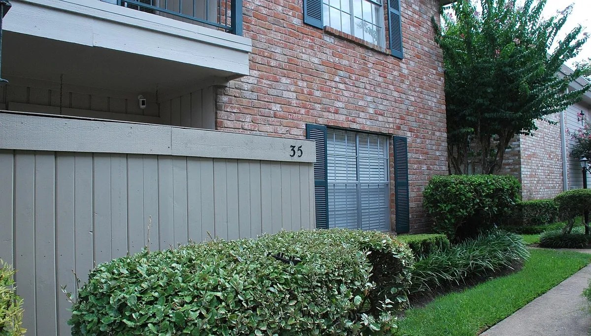Building Photo - 845 Augusta Dr #35
