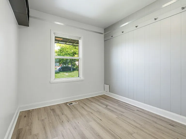 368 N Center St — Photo 5