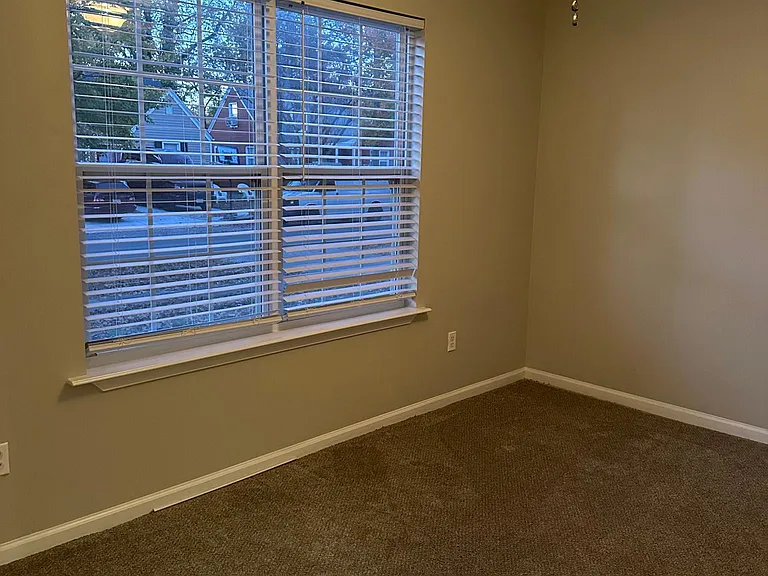 2920 Argonne Ave — Photo 2