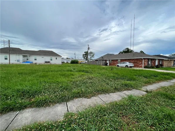 309-11 E Magnolia Dr, Chalmette, LA 70043