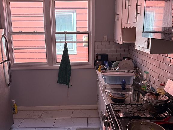 5th image of 215 Liberty Ave
