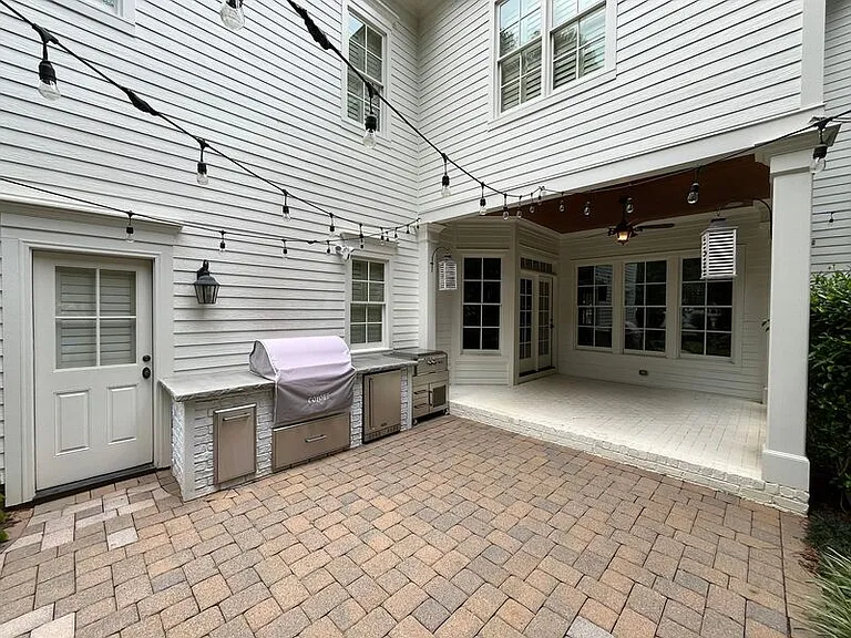 535 Guilford Cir — Photo 50