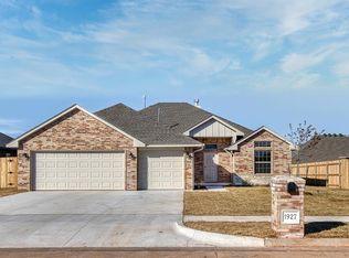 1927 W Flintlock Way, Mustang, OK 73064
