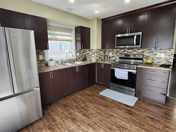 3rd image of 47 NW Martinridge Way NE