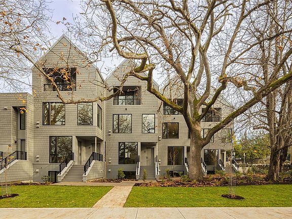 3rd image of 907 Redfern St W #9
