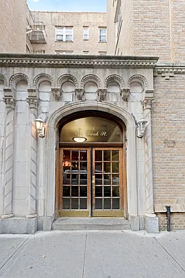 Rented by Douglas Elliman | media 8