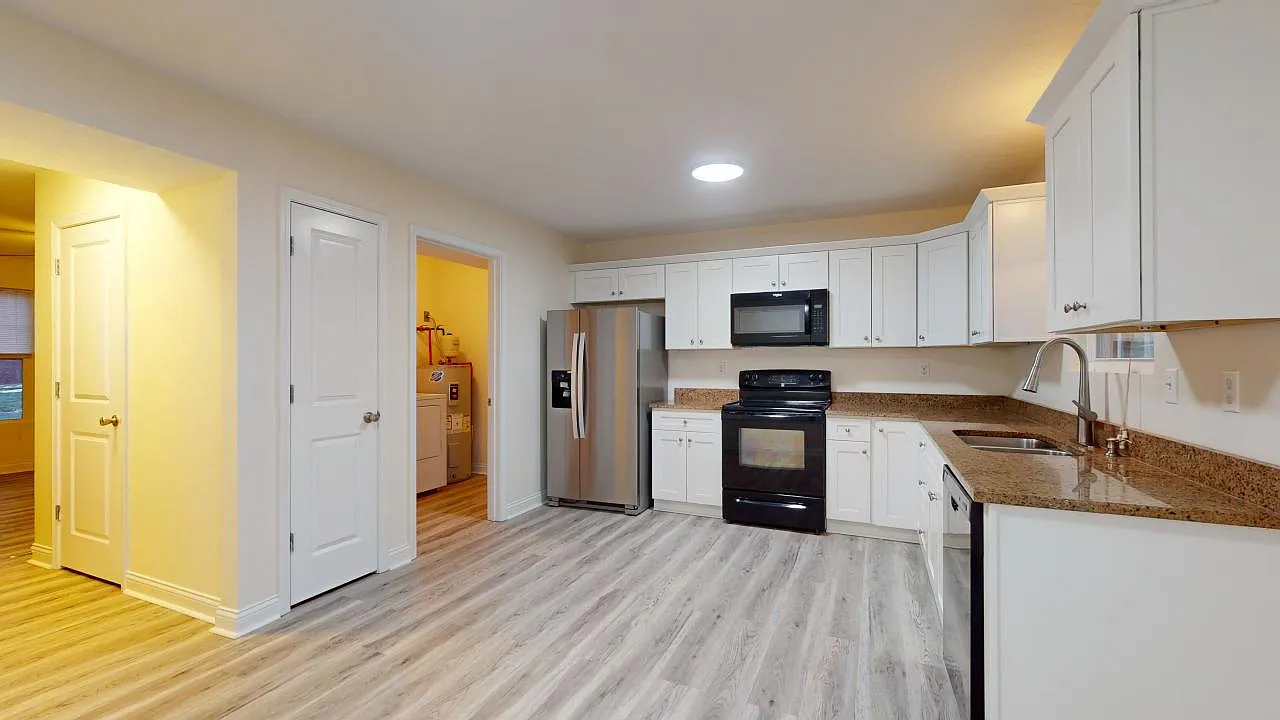 Rose Garden Apartments — Photo 3