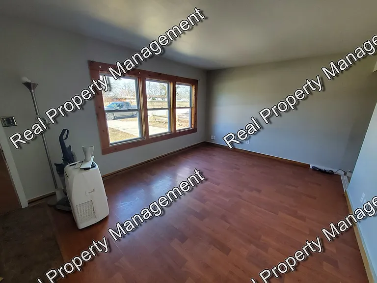 6533 Missouri Ave — Photo 2