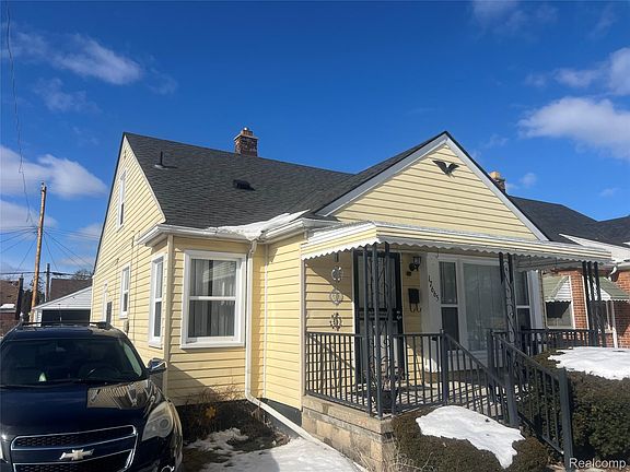 3rd image of 17665 Runyon St