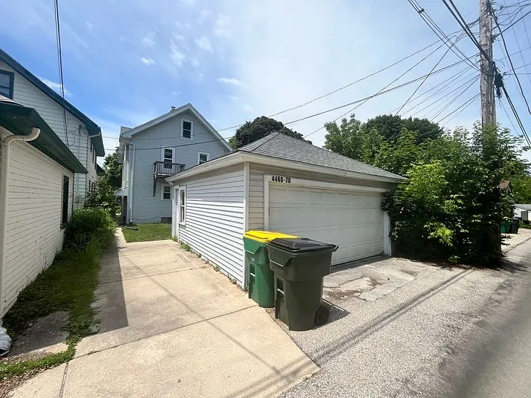 4468 N Larkin St — Photo 17