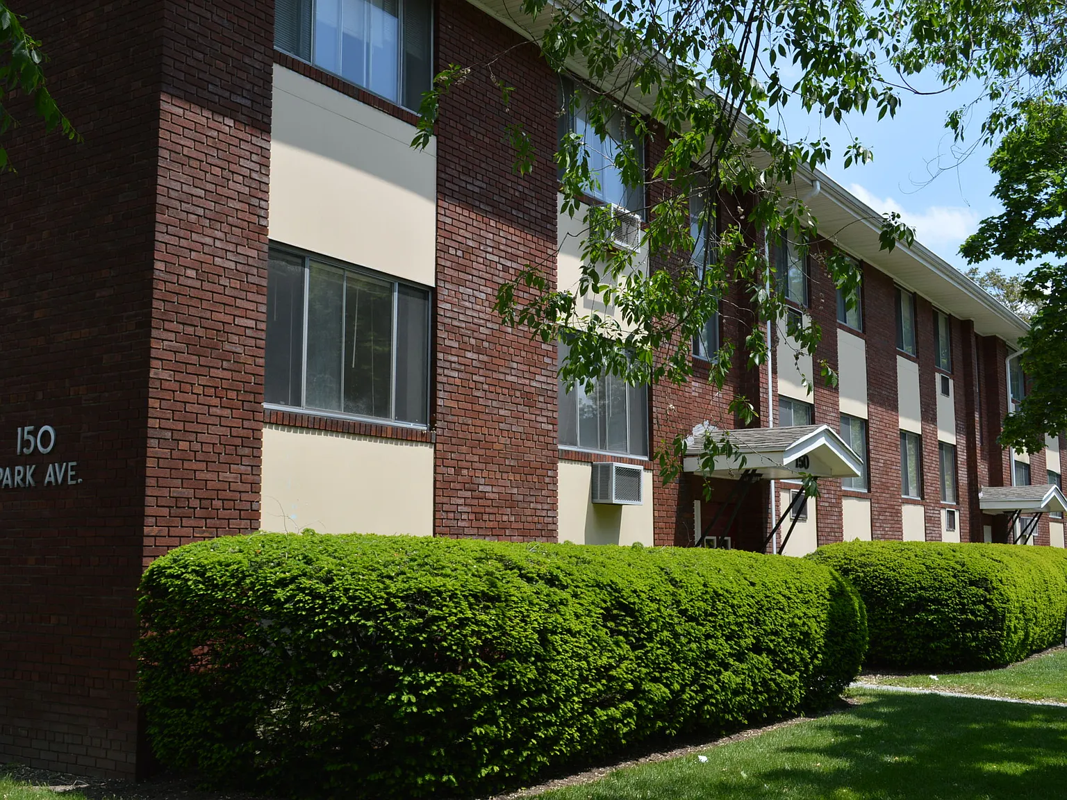 Park Avenue Apartments — Photo 2