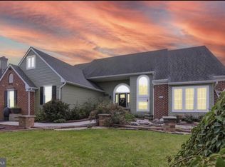206 Fairview Dr, Hanover, PA 17331