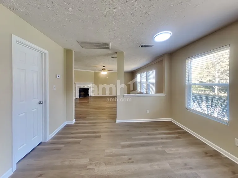 5527 Middlebury Dr — Photo 8